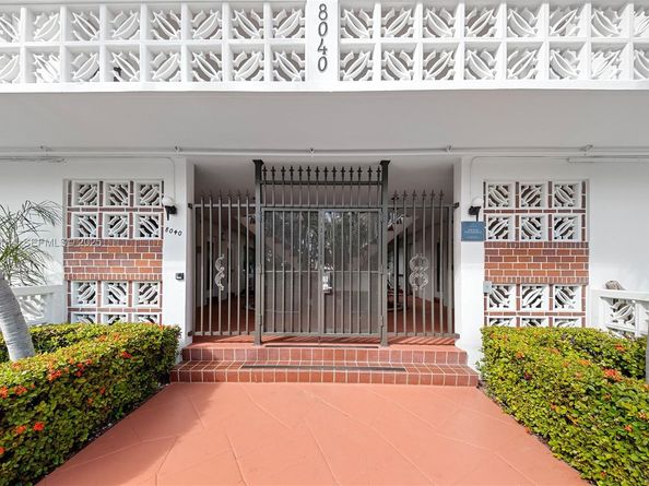 8040 Tatum Waterway Dr 11, Miami Beach FL 33141