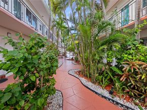 8040 Tatum Waterway Dr 11, Miami Beach FL 33141
