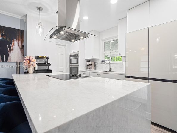 7951 NW 11th St, Pembroke Pines FL 33024