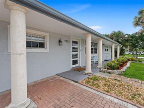 7951 NW 11th St, Pembroke Pines FL 33024