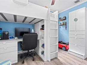 7951 NW 11th St, Pembroke Pines FL 33024