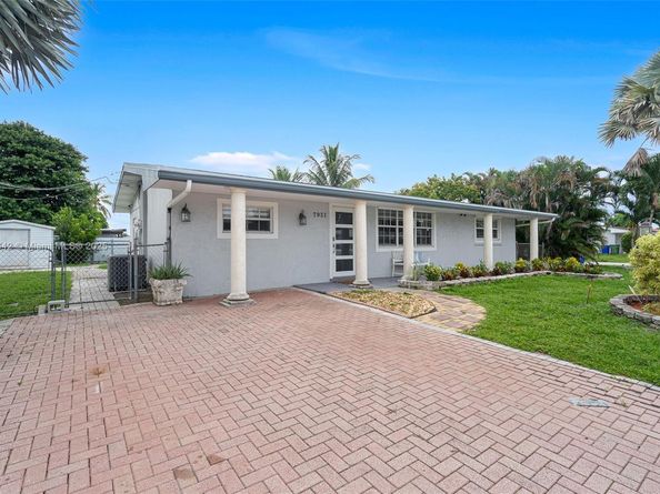 7951 NW 11th St, Pembroke Pines FL 33024
