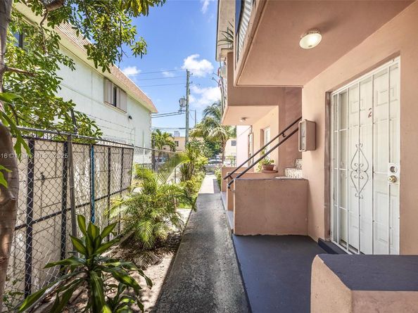 212 NW 7th Ave, Miami FL 33128