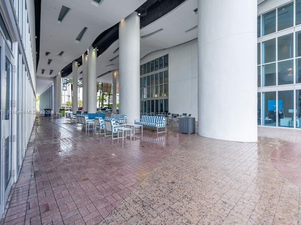 185 SW 7th St 2808, Miami FL 33130