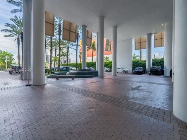 185 SW 7th St 2808, Miami FL 33130