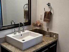 185 SW 7th St 2808, Miami FL 33130