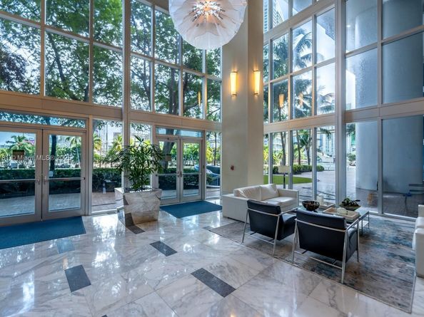 185 SW 7th St 2808, Miami FL 33130
