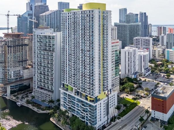 185 SW 7th St 2808, Miami FL 33130