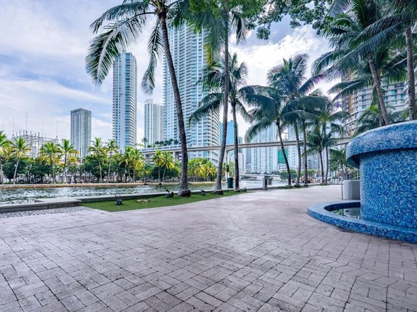 185 SW 7th St 2808, Miami FL 33130
