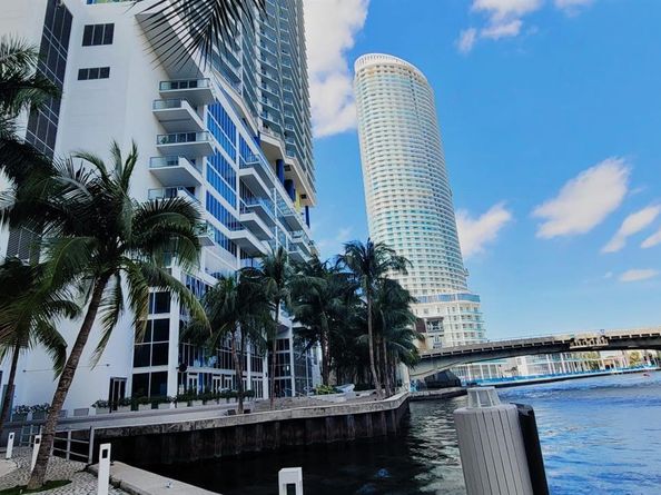 185 SW 7th St 2808, Miami FL 33130