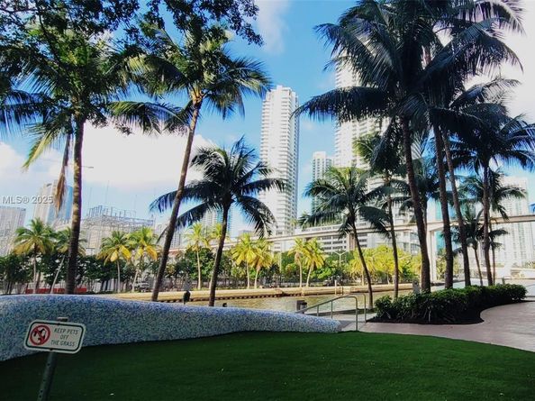 185 SW 7th St 2808, Miami FL 33130