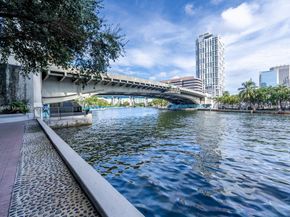 185 SW 7th St 2808, Miami FL 33130
