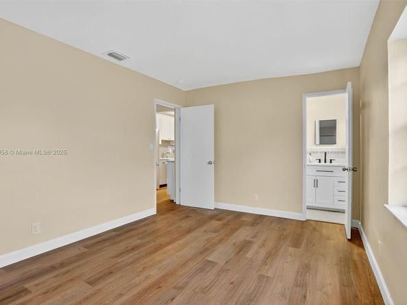 390 NE 51st Ct, Oakland Park FL 33334