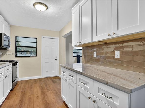 390 NE 51st Ct, Oakland Park FL 33334