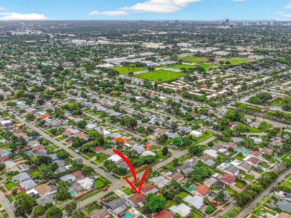 390 NE 51st Ct, Oakland Park FL 33334