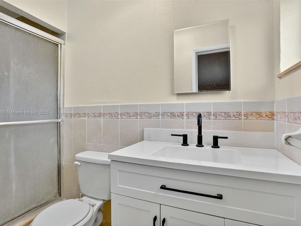 390 NE 51st Ct, Oakland Park FL 33334