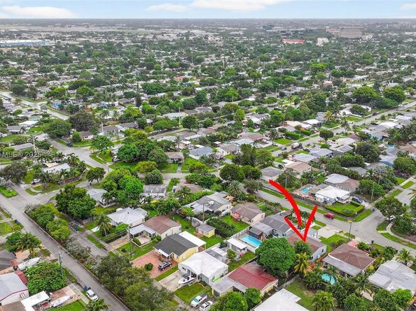 390 NE 51st Ct, Oakland Park FL 33334