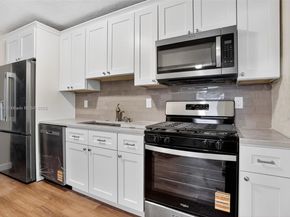 390 NE 51st Ct, Oakland Park FL 33334