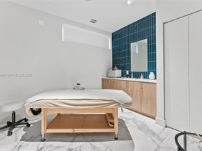 90 SW 3rd St 1410, Miami FL 33130