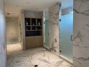 90 SW 3rd St 1809, Miami FL 33130
