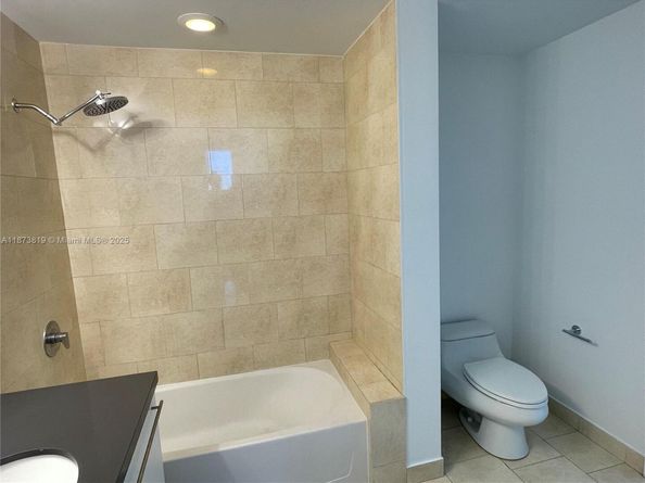 90 SW 3rd St 1809, Miami FL 33130