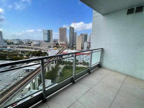 90 SW 3rd St 1809, Miami FL 33130