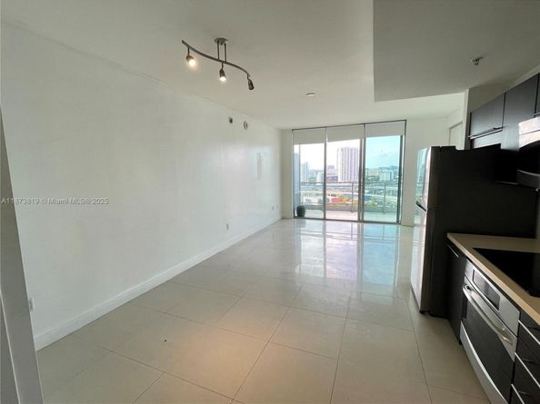 90 SW 3rd St 1809, Miami FL 33130