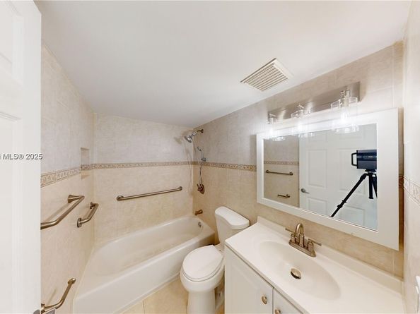 501 SW 1st St 607, Miami FL 33130