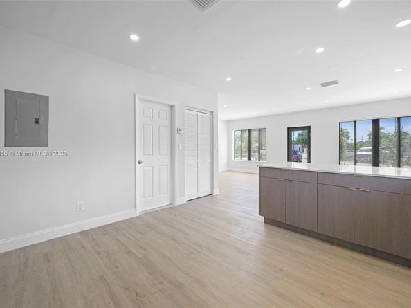 349 NW 40th St 201, Oakland Park FL 33309