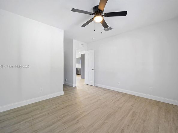 349 NW 40th St 201, Oakland Park FL 33309
