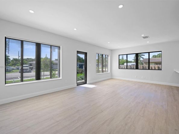 349 NW 40th St 201, Oakland Park FL 33309