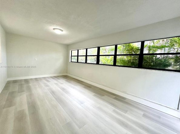 761 NW 197th Ter, Miami Gardens FL 33169