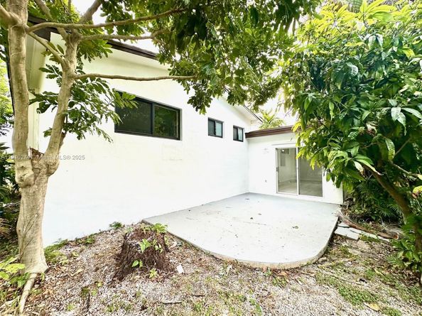 761 NW 197th Ter, Miami Gardens FL 33169