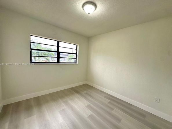 761 NW 197th Ter, Miami Gardens FL 33169