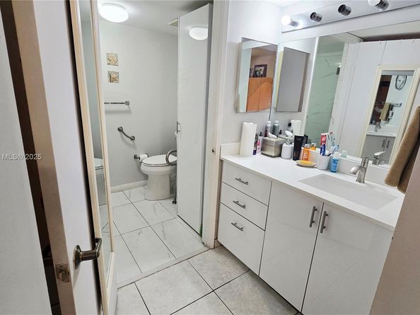 1 Alhambra Cir 501, Coral Gables FL 33134