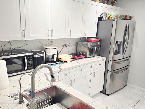 1 Alhambra Cir 501, Coral Gables FL 33134