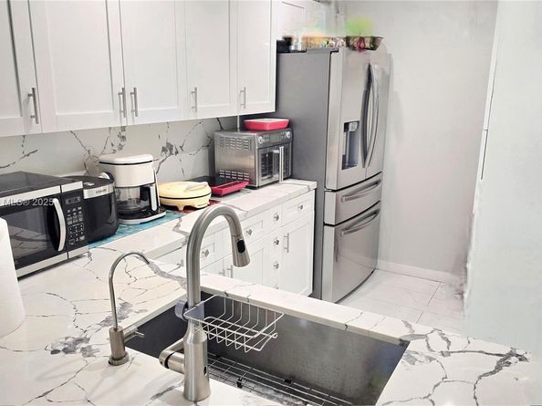 1 Alhambra Cir 501, Coral Gables FL 33134