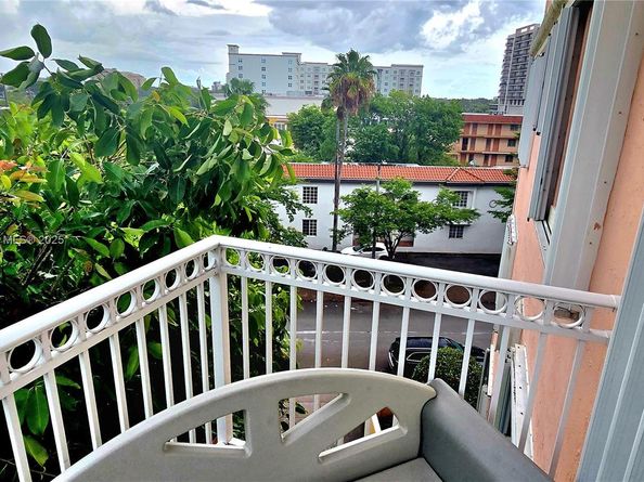 1 Alhambra Cir 501, Coral Gables FL 33134