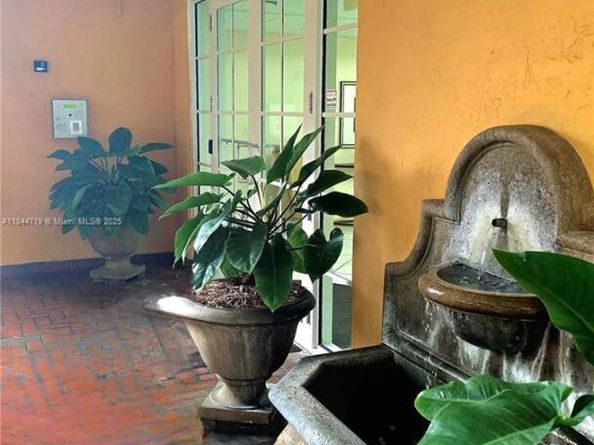 1 Alhambra Cir 501, Coral Gables FL 33134