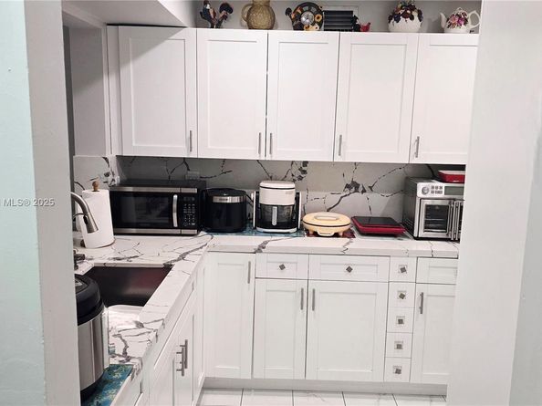 1 Alhambra Cir 501, Coral Gables FL 33134