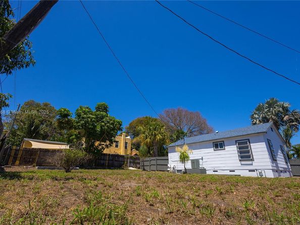 812 33rd St, West Palm Beach FL 33407