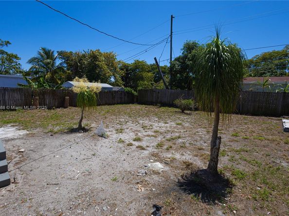 812 33rd St, West Palm Beach FL 33407