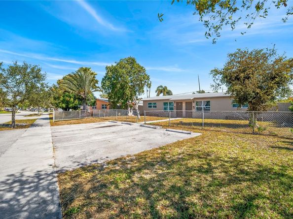 1920 NE 2nd Ter, Pompano Beach FL 33060