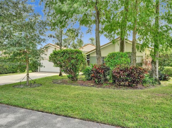 4242 NW 66th St, Coconut Creek FL 33073