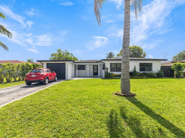24 NW 42nd Terrace, Plantation FL 33317
