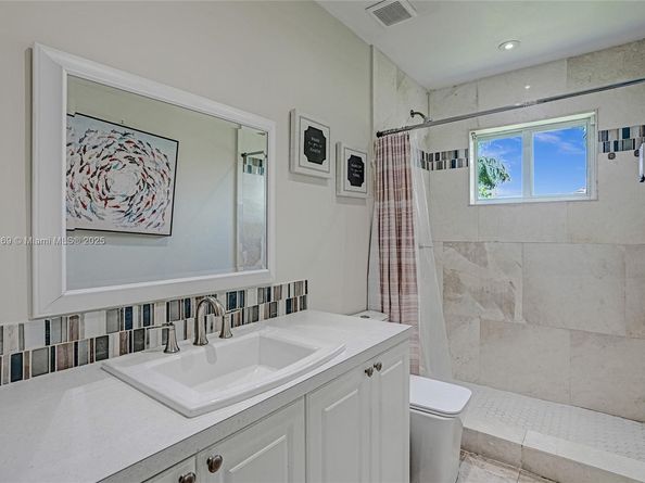 16000 N Miami Ave, Miami FL 33169