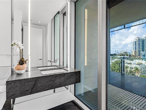 120 Ocean Dr 700, Miami Beach FL 33139