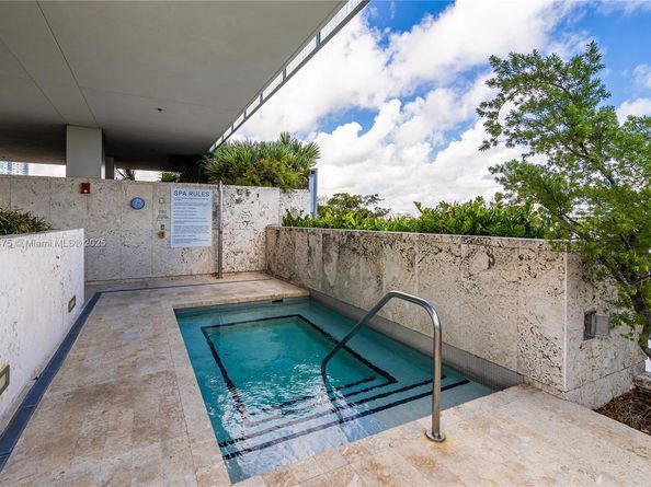 120 Ocean Dr 700, Miami Beach FL 33139