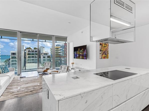 120 Ocean Dr 700, Miami Beach FL 33139