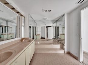 4001 Hillcrest Dr 6024, Hollywood FL 33021